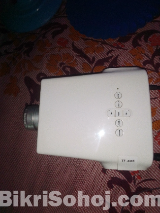 প্রএকটি প্রজেক্টর কম দামের মধ্যে খুব ভালো ।